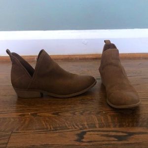 Universal Threads Brown Booties 8.5